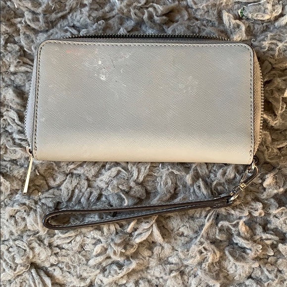 Micheal Kors gray wallet - Picture 3 of 3